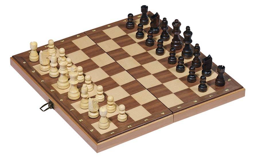 Goki 56922 - Schachspiel in Holzklappkassette 38 x 38 x 2,7 cm, Feldgröße 4,2 x 4,2 cm, Holz, 32 Holzfiguren, per Stück