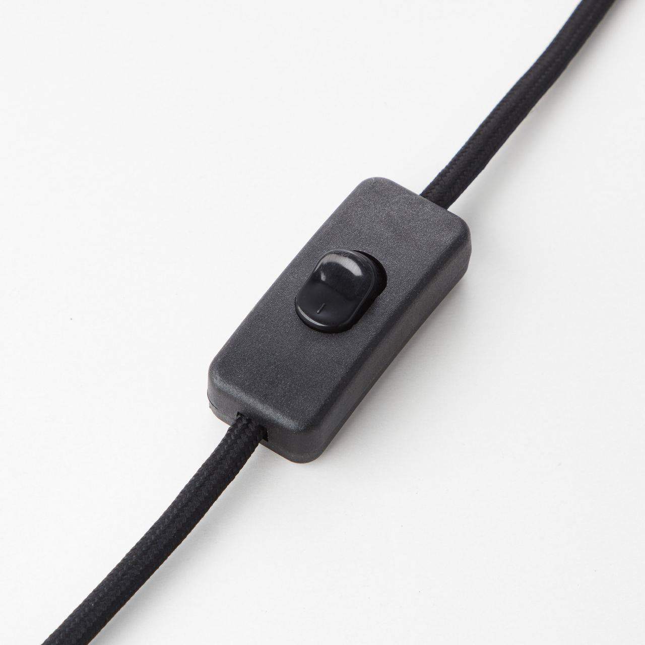 BRILLIANT Lampe Brogan Tischleuchte schwarz/messing gebürstet | 1x A60, E27, 60W, geeignet für Normallampen (nicht enthalten) | Skala A++ bis E | F