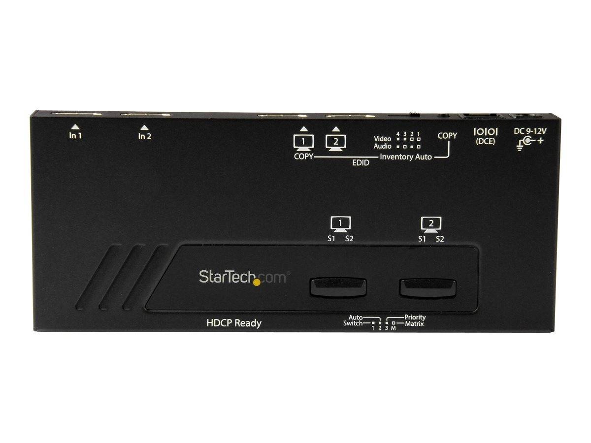 Black StarTech.com HDMI-Umschalter mit zwei Eingabetasten, HDCP Ready-Etikett und DC 9-12V-Stromeingangauf der Vorderseite.
