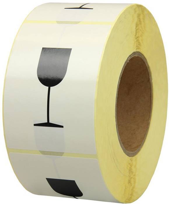 Rolle mit Haftungsetiketten mit einem schwarzen Weinglas-Symbol, das auf das weiße Etikettenmaterial gedruckt ist.