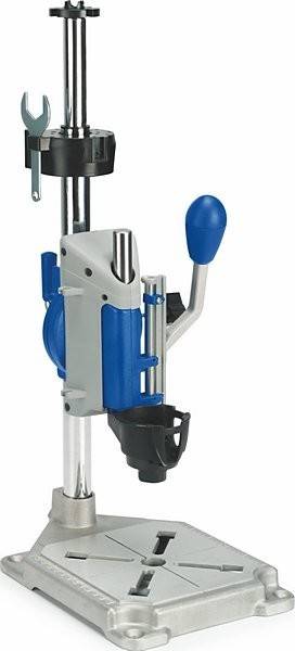 Eine Gehstütze mit verstellbarer Höhe und einem bequemen blauen Griffhandgriff, ausgestattet mit einem grau-blauen Design und einer schwarzen Gummispitze für Stabilität.