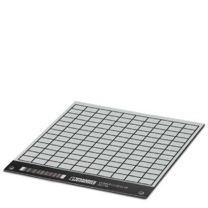 Ein schwarzes Gitterblatt, das für Kreuzstickerei verwendet wird und mehrere Quadrate aufweist, die bei der Platzierung und Genauigkeit des Designs helfen.