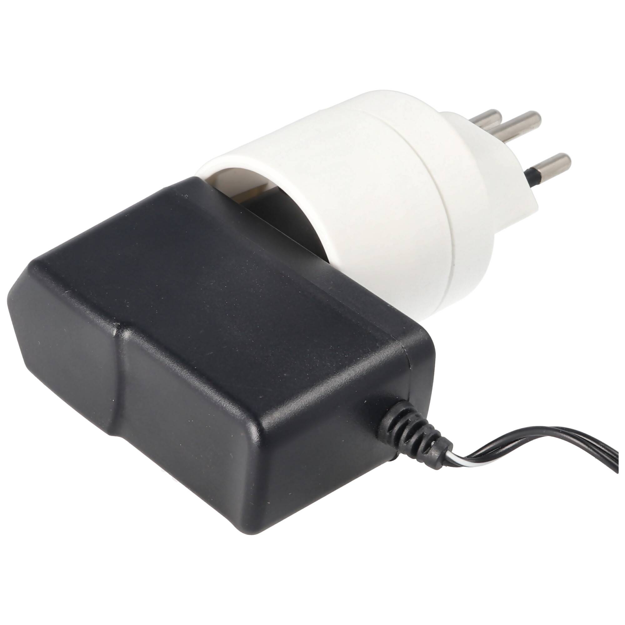 Schweiz-Adapter weiss von Schukokupplung auf schweizer Stecker 230 Volt mit Erdleiter und 10A