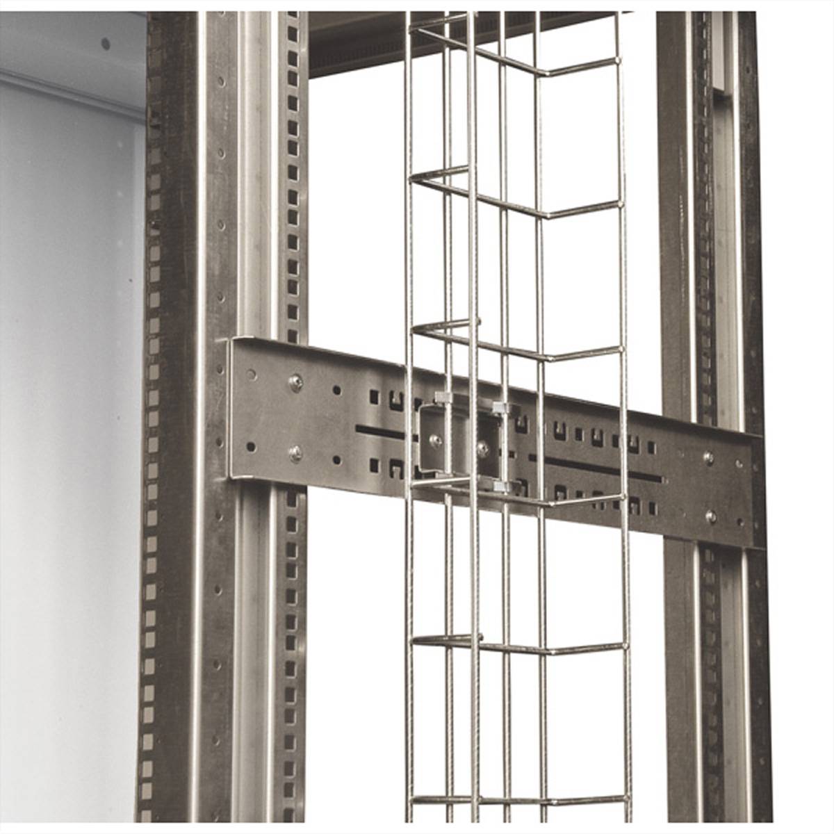 CONTEG 19"-Kabelpritsche zur vertikalen Kabelführung