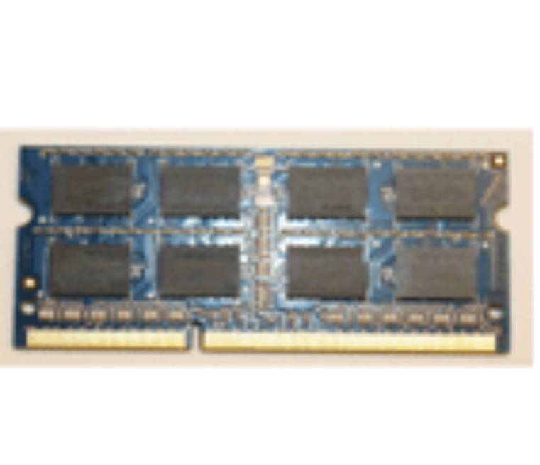 Foto eines Computer-RAM-Speichermoduls mit acht schwarzen Chips auf einer blauen Leiterplatte.