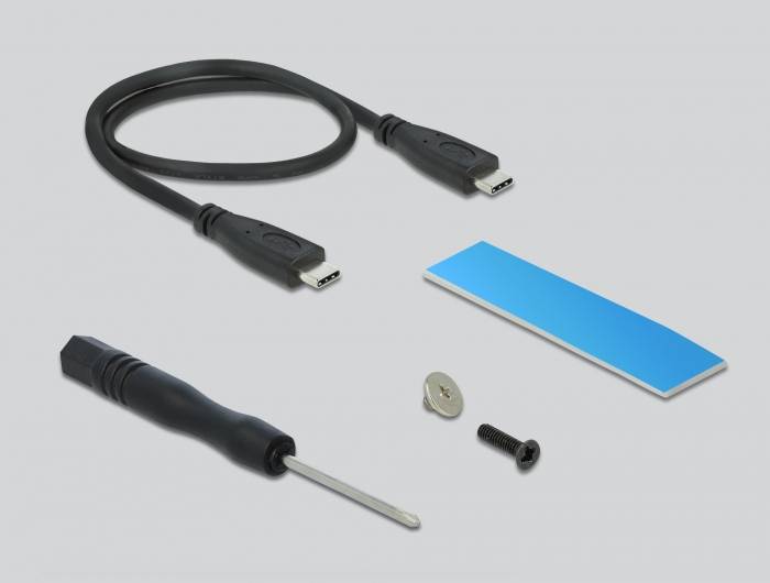 USB-Kabel-Set mit einem kurzen Kabel, Schraubendrehergriff, Montageplatte und zwei Schrauben auf grauem Hintergrund