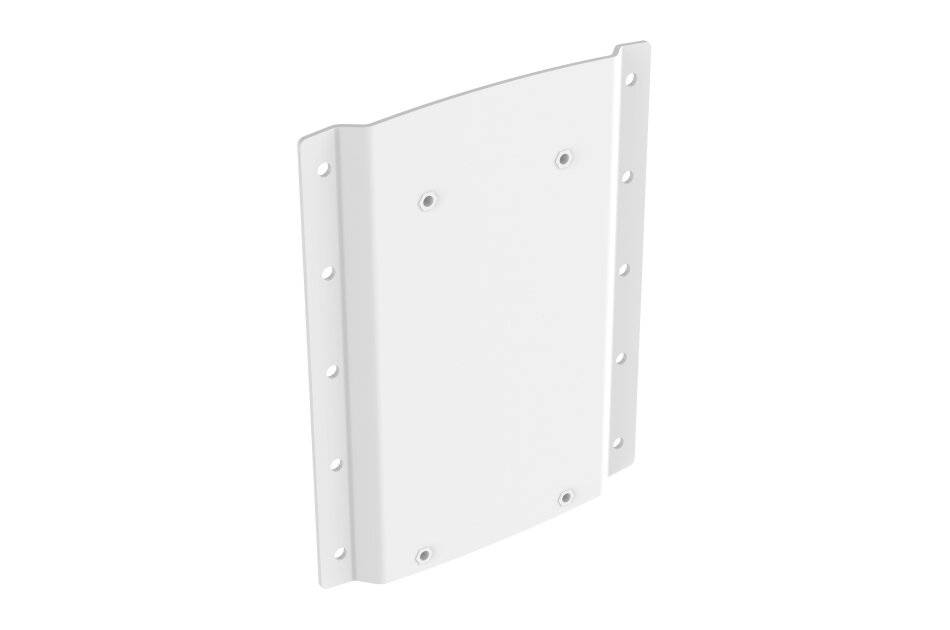 Weißes Metall-Montagebracket oder Befestigungspaneel mit seitlichen Flanschen und Bohrlöchern, isoliert vor weißem Hintergrund dargestellt.