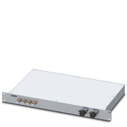 Ein grauer, rack-mountfähiger Apparat mit mehreren Anschlüssen auf der linken Seite und zwei großen schwarzen Drehknöpfen auf der rechten Seite. Geeignet für elektronische Verbindungen.