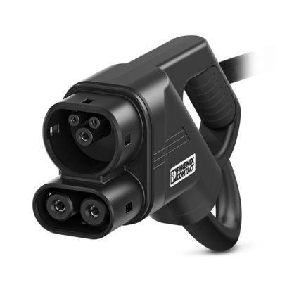 Ein Elektrofahrzeug-Ladestecker mit schwarzem Griff, entwickelt zum Einstecken in eine Ladeanschlussbuche des Fahrzeugs.