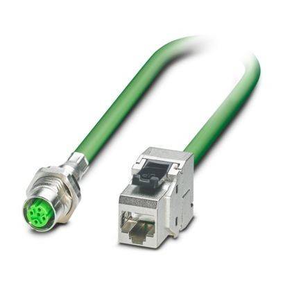 Ein grünes Ethernet-Kabel mit einem Metallstecker an einem Ende und einem runden Industriestecker am anderen Ende.