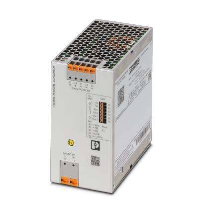 Eine weiße und orangefarbene industrielle Stromversorgungseinheit mit belüfteter Oberseite und beschrifteten Eingabe-/Ausgabeanschlüssen an der Frontseite.
