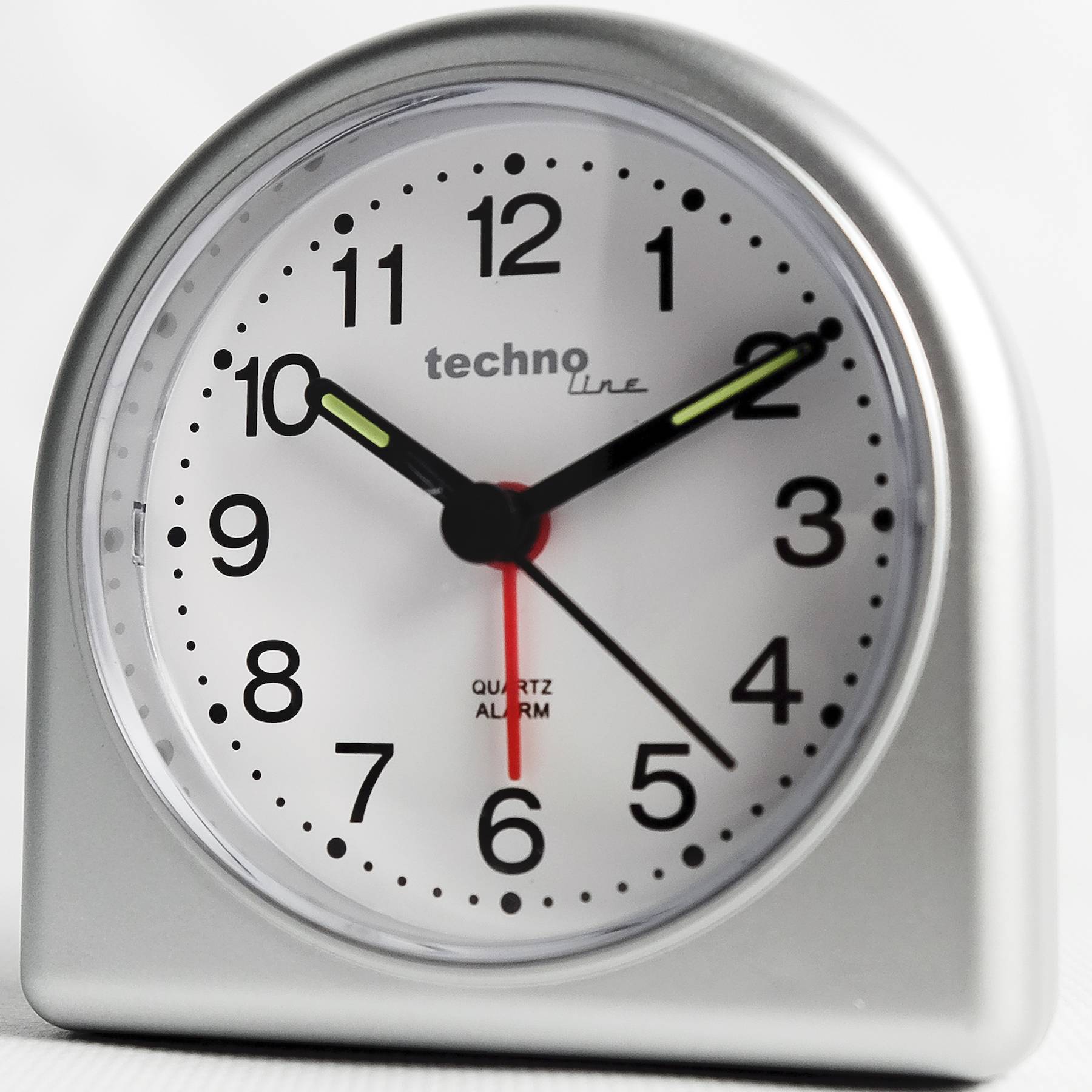 Technoline Modell SD - analoger Quarzwecker mit nachtleuchtenden Zeiger und Weckalarm in silber