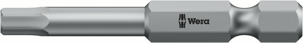 Eine Nahaufnahme eines sechseckigen Schraubendrehereinsatzes mit einer glatten Metalloberfläche, die seine präzisionsgefrästen Kanten und seinen glänzenden Finish hervorhebt.