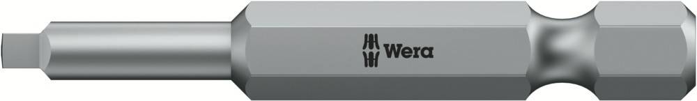Das Bild zeigt eine metallische Oberfläche mit einem schwarzen Logo, das vertikale Streifen auf der linken Seite ähnelt, angrenzend an den Text „WI