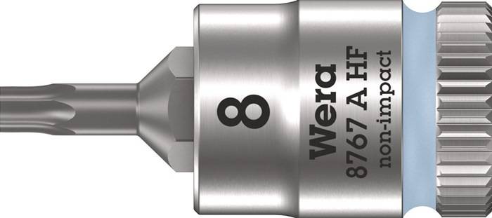 Ein Metallwerkzeugkopf, gekennzeichnet mit der Zahl '8' und dem Text 'Wera 8767 A LT', was darauf hindeutet, dass es sich um einen Größe-8-Sechskant-Einsatz von Wera handelt.
