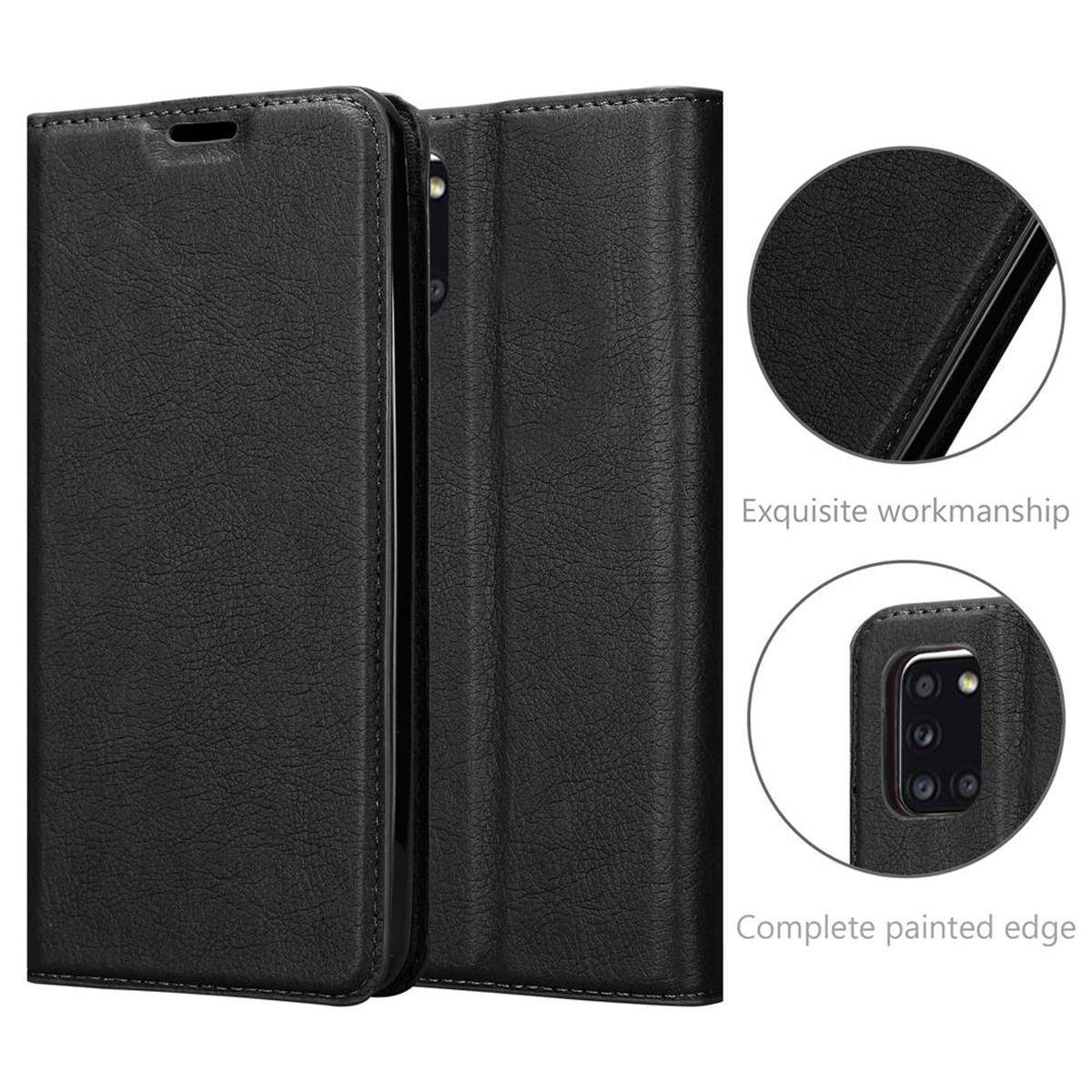 Cadorabo Hülle für Samsung Galaxy A31 Schutz Hülle in Schwarz Handyhülle Etui Case Cover Magnetverschluss