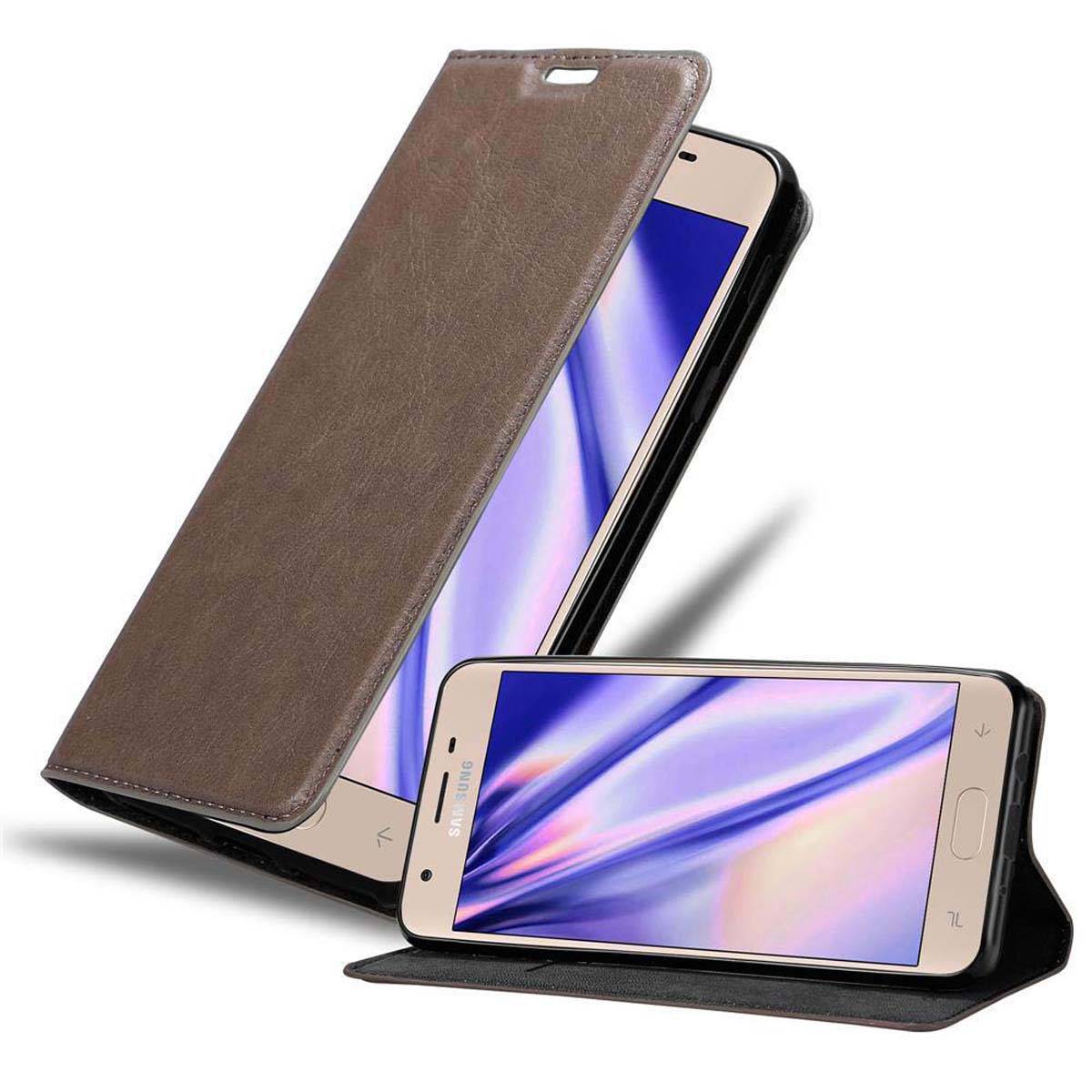 Cadorabo Hülle für Samsung Galaxy J3 2018 Schutz Hülle in Braun Handyhülle Etui Case Cover Magnetverschluss