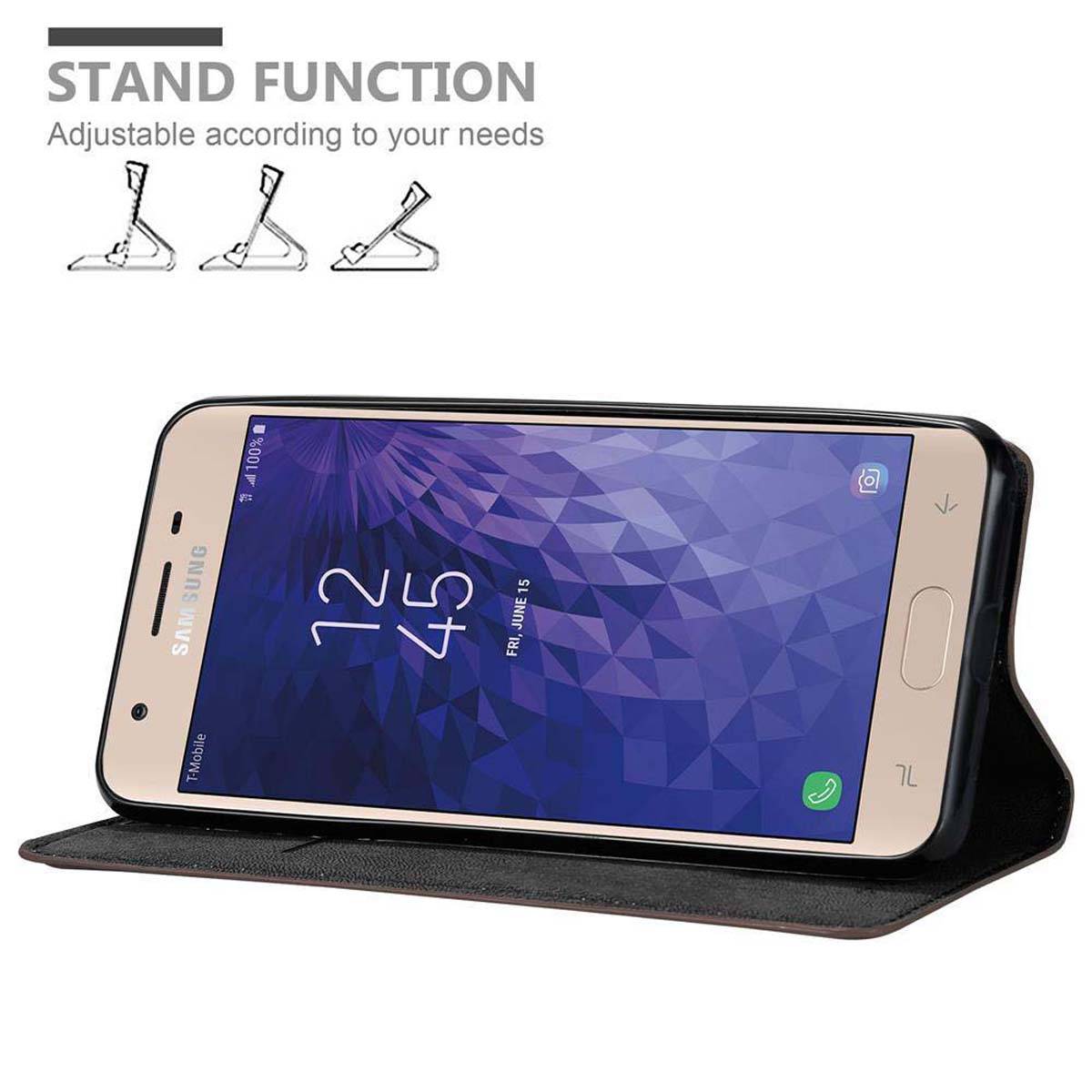 Cadorabo Hülle für Samsung Galaxy J3 2018 Schutz Hülle in Braun Handyhülle Etui Case Cover Magnetverschluss