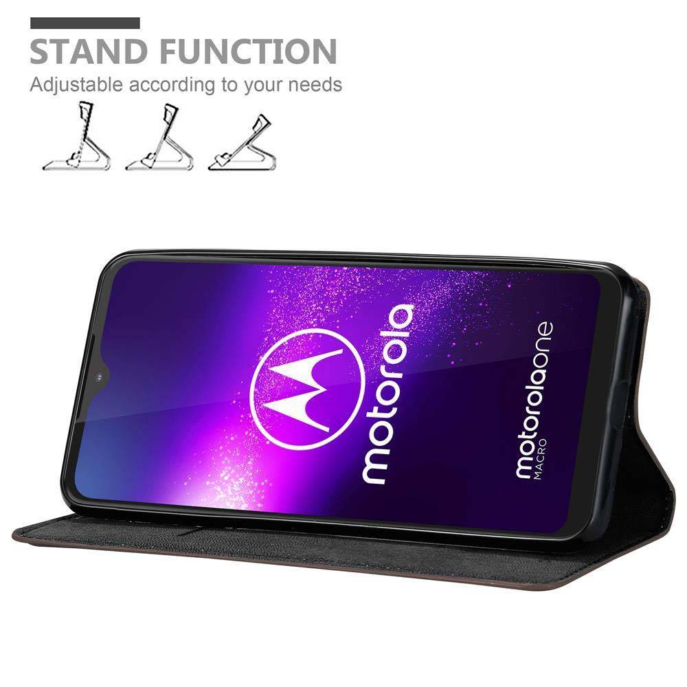 Cadorabo Hülle für Motorola ONE MACRO Schutz Hülle in Braun Handyhülle Etui Case Cover Magnetverschluss
