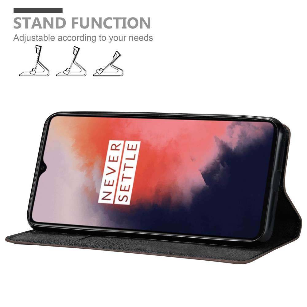 Cadorabo Hülle für OnePlus 7T Schutz Hülle in Braun Handyhülle Etui Case Cover Magnetverschluss