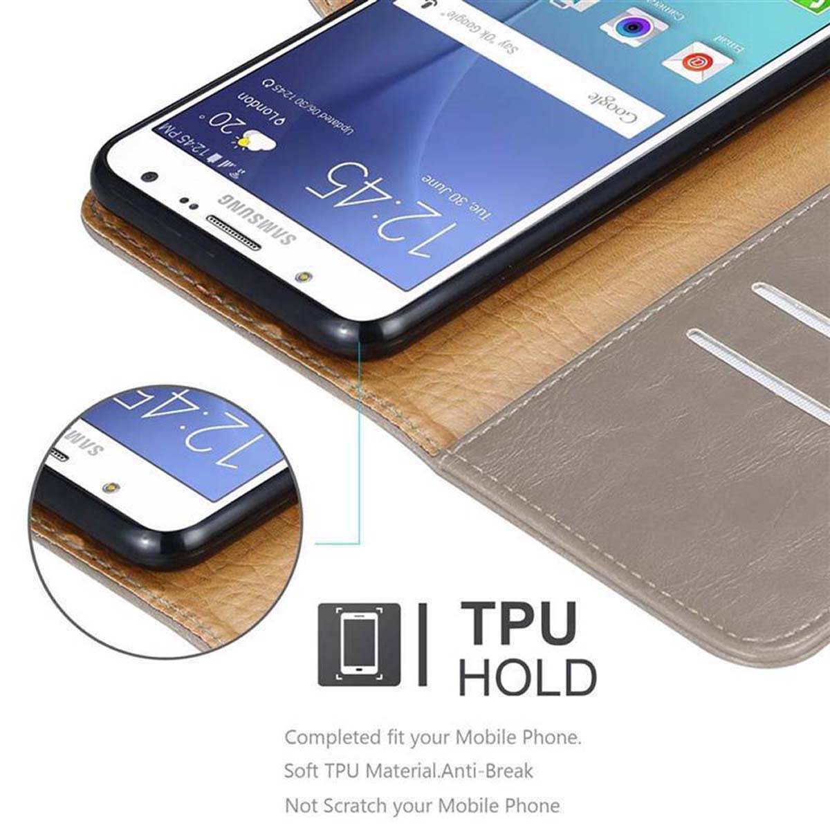 Cadorabo Hülle für Samsung Galaxy J7 2015 Schutzhülle in Braun Handyhülle Book Tasche Case Etui Luxury