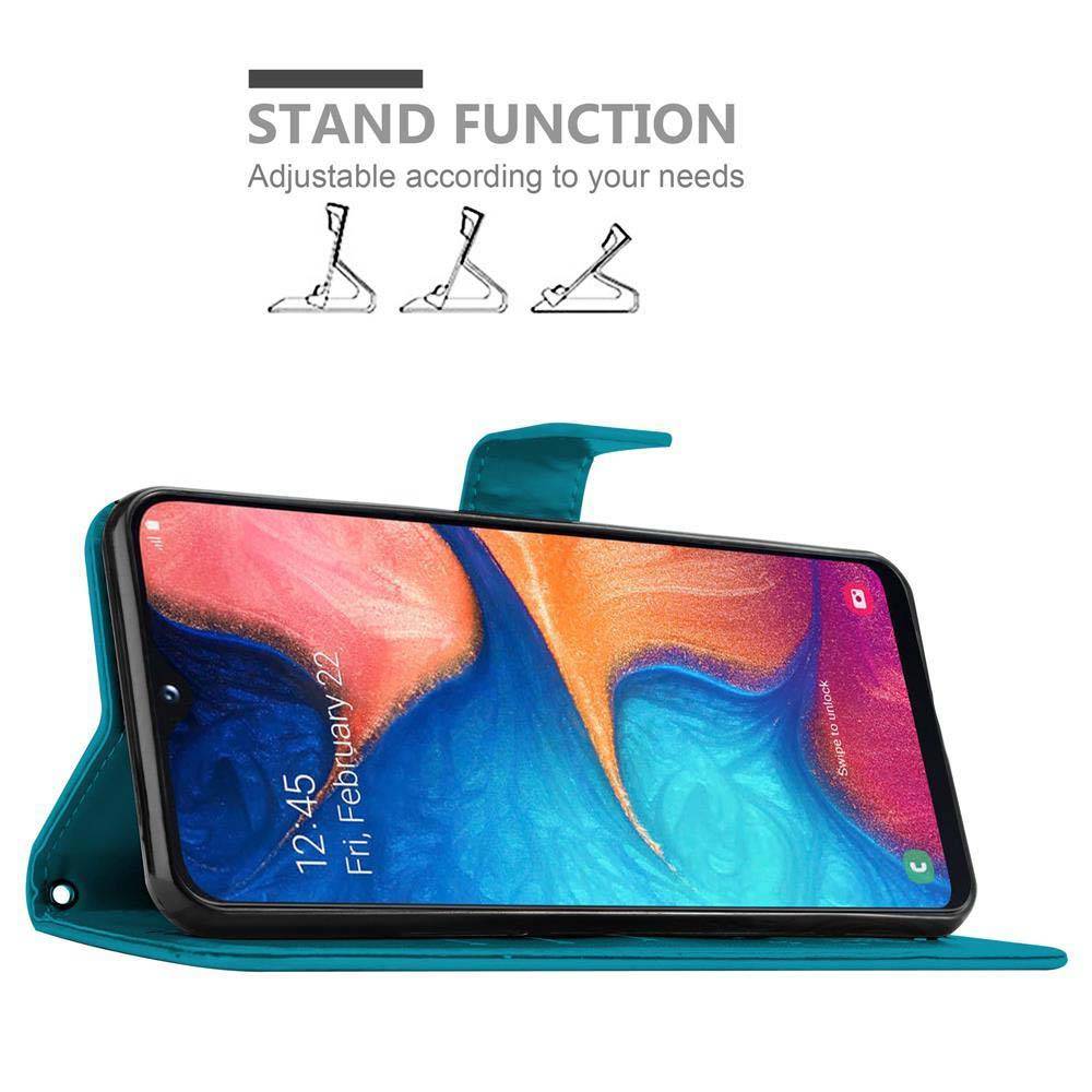 Cadorabo Hülle für Samsung Galaxy A10e / A20e Schutz Hülle in Blau Schutzhülle Handy Hülle Etui Case Blumen Flower