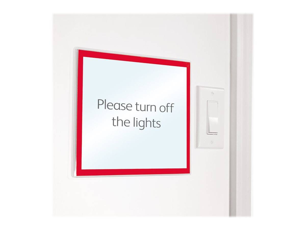 Ein Wandschild neben einem Lichtschalter lautet 