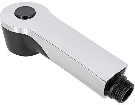 Eine Chrom-Duschbrause mit einem gebogenen, ergonomischen Griffdesign und einer schwarzen Sprühdüsenanbringung an einem Ende.