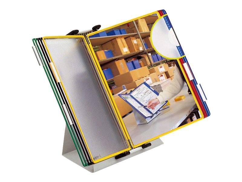Drehbares Displayständer mit Mustermappen und Klemmbrettern Bild eines Lagerarbeiters, der das Inventar in einem Lagerraum überprüft.
