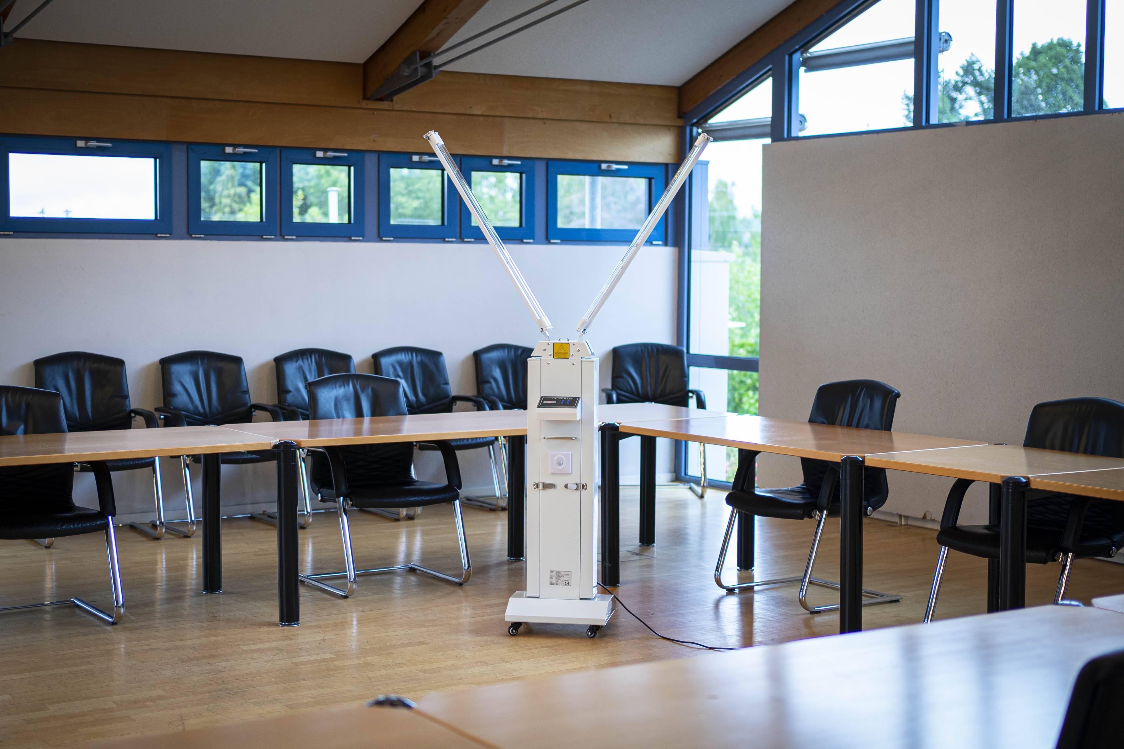 Good Connections® UV-C Desinfektionsstation 120W mit 4 Röhren für 60 m² Raumfläche