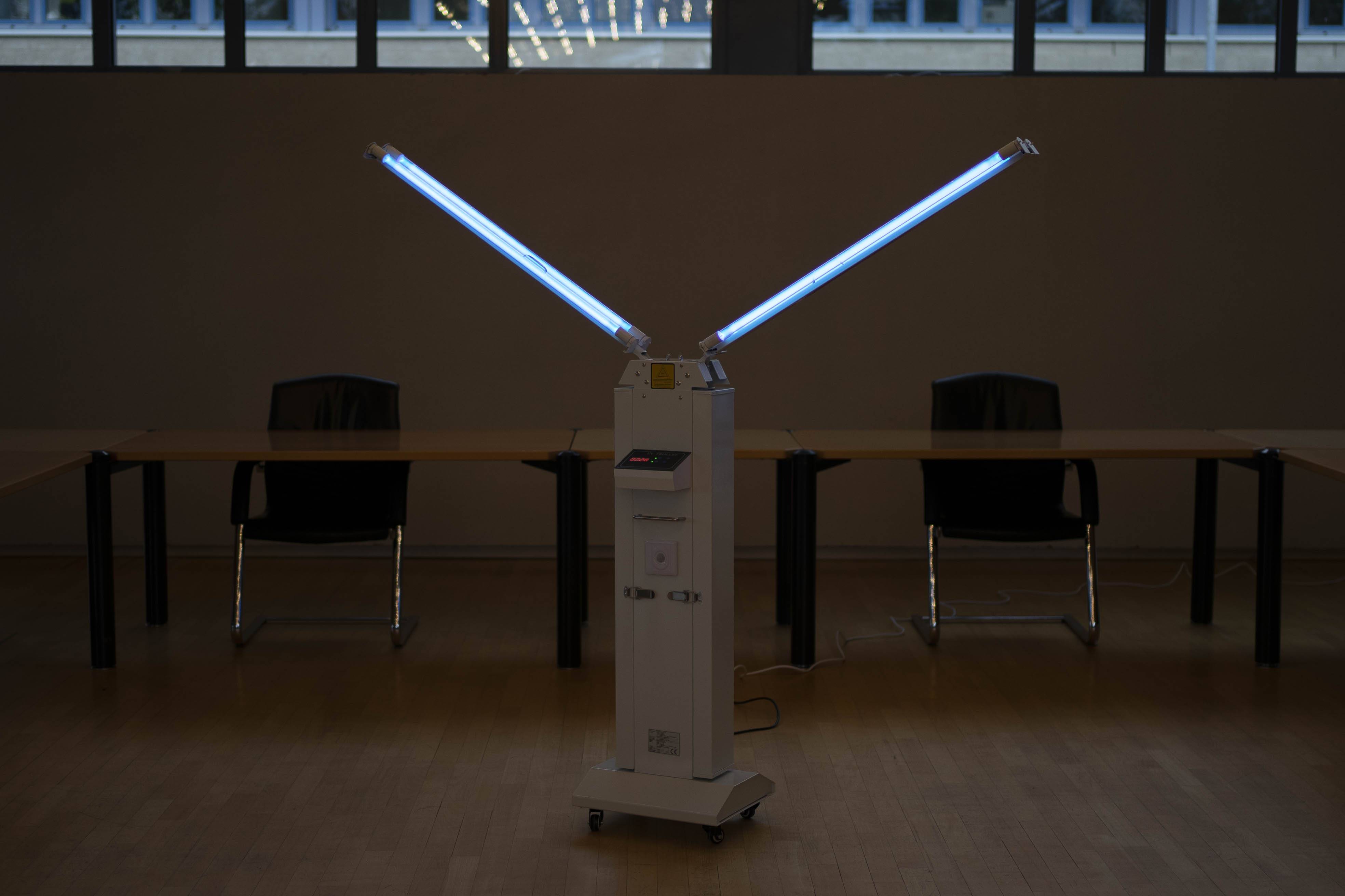 Good Connections® UV-C Desinfektionsstation 120W mit 4 Röhren für 60 m² Raumfläche