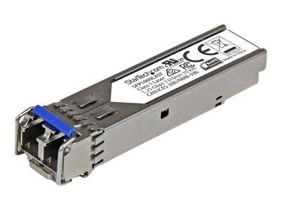 Ein metallisches SFP-Optiktranceiver-Modul mit blauem Zuglaschen und gedruckten Konformitätskennzeichnungen, das für Glasfaser-Netzwerkverbindungen verwendet wird.
