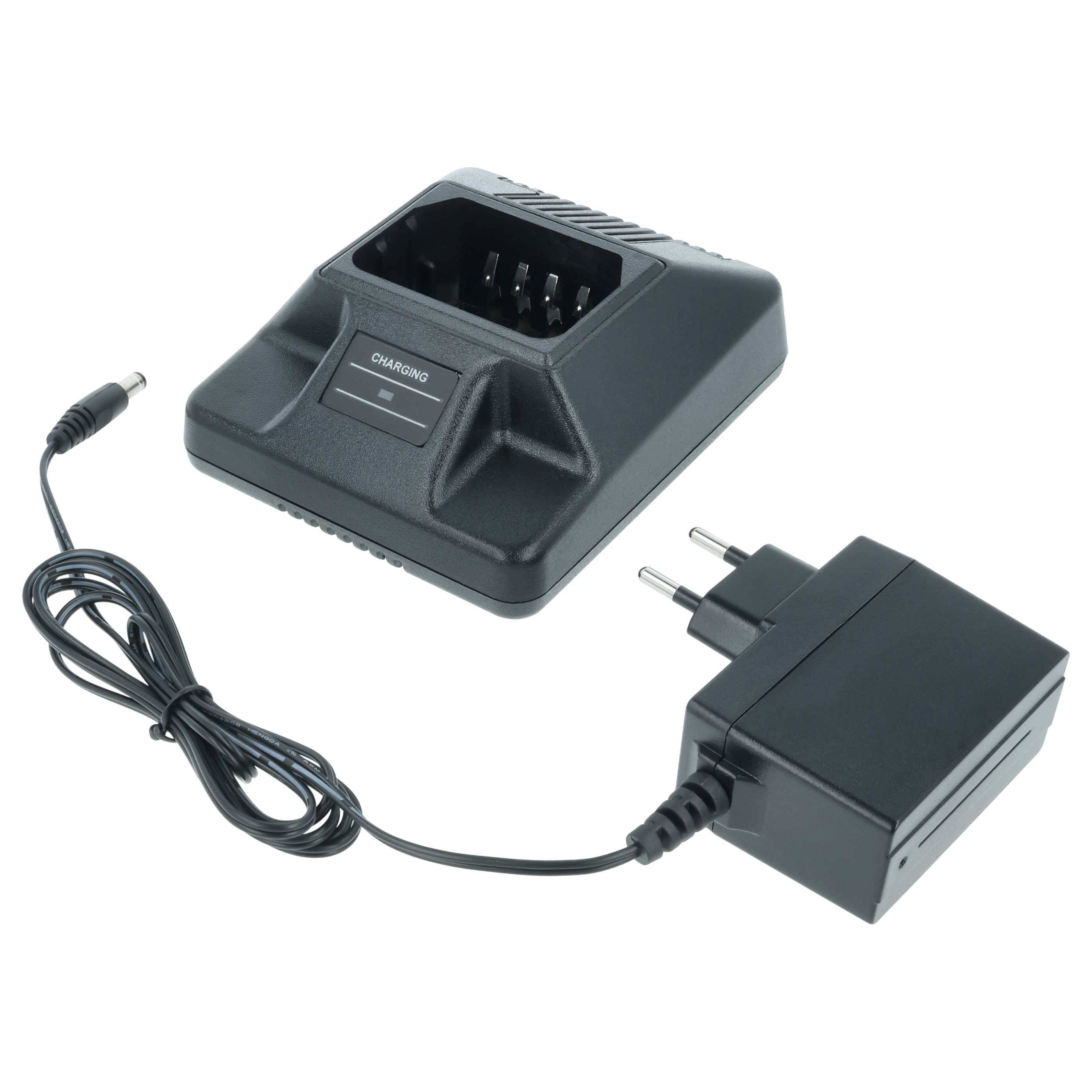 Ein schwarzes Batterieladegerät-Set mit abnehmbarem Netzteil. Das Ladegerät verfügt über Steckplätze für Batterien mit einem gekennzeichneten 