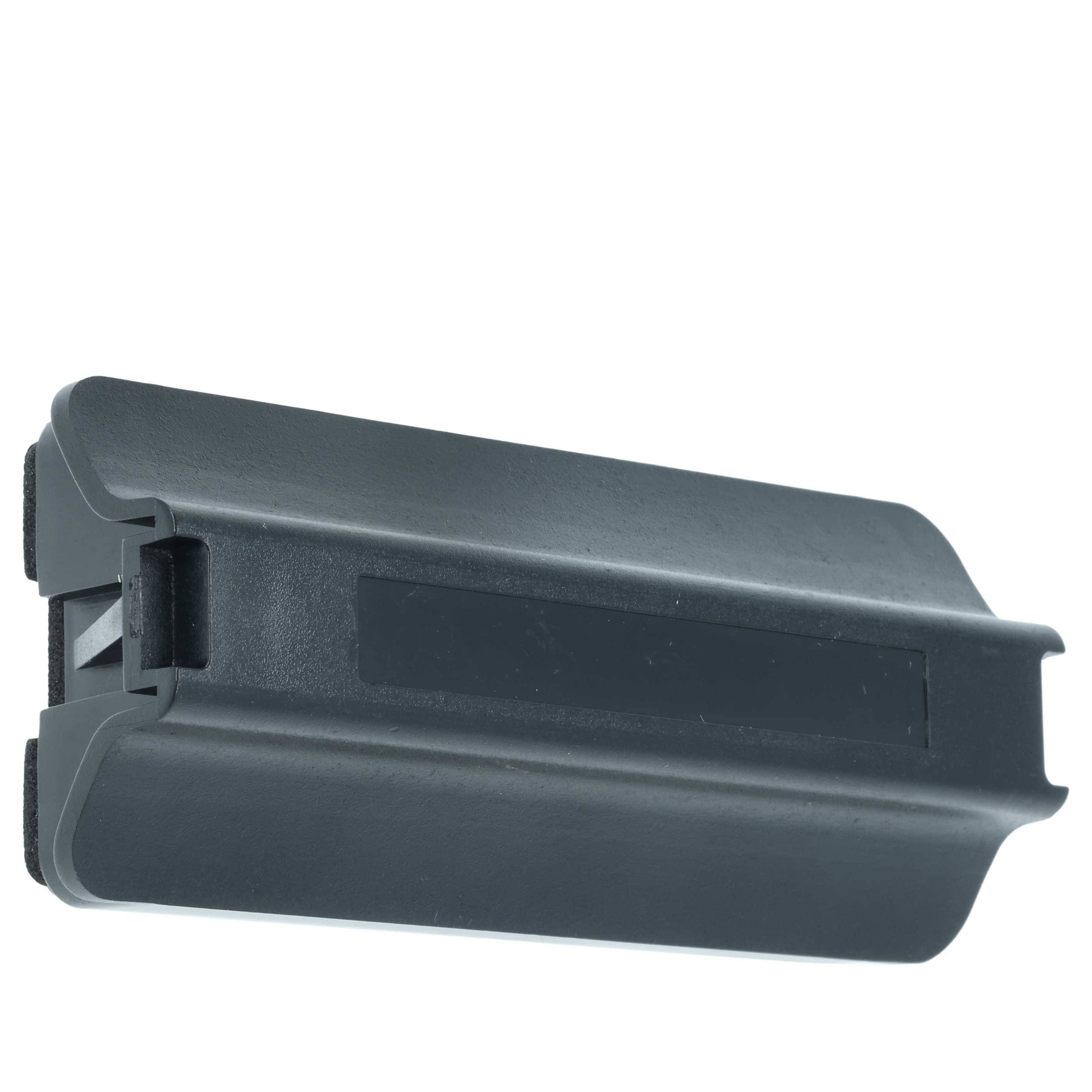Ein rechteckiges schwarzes Magazin für eine Tacker- oder Nagelpistole, mit einem eleganten Design und einem sichtbaren Schlitz für Tacker- oder Nagelwechsel.