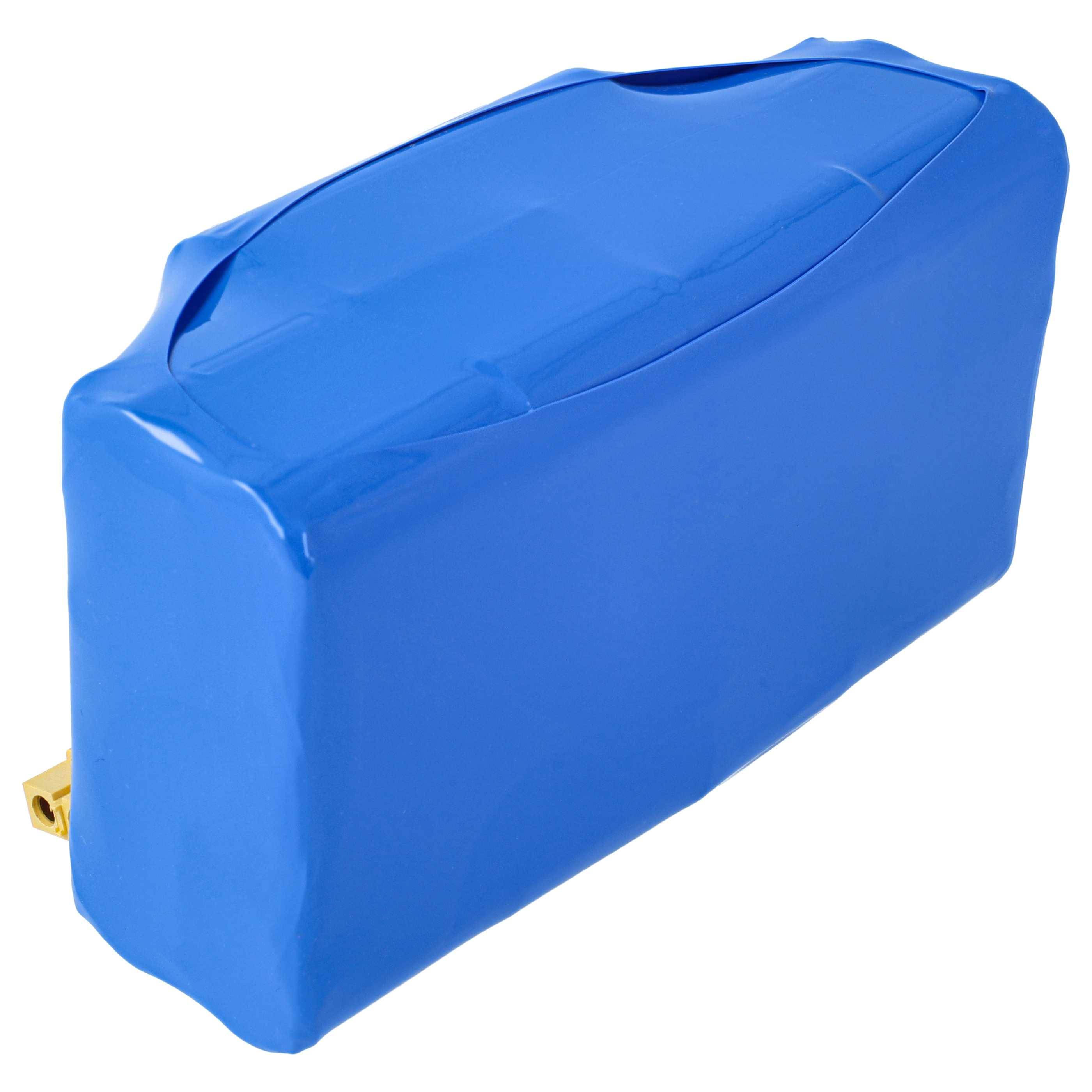 Blaues rechteckiges Batteriepack oder Strommodul mit einem kleinen vergoldeten Anschluss an einem Ende, isoliert auf weißem Hintergrund.