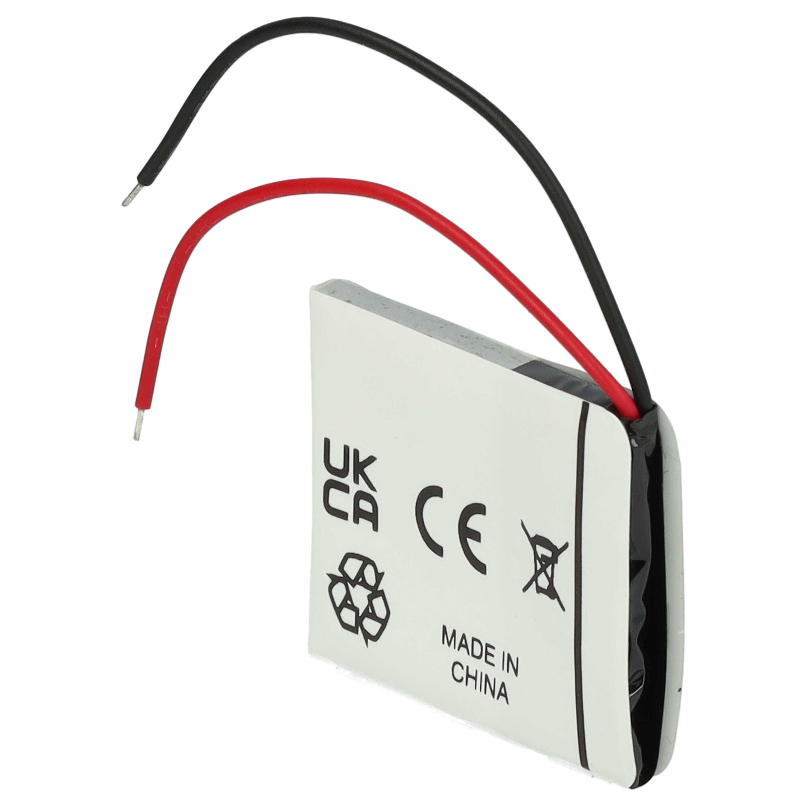 Eine kleine, weiße elektronische Batterie mit roten und schwarzen Drähten. Sie hat die Aufschriften „UK CA