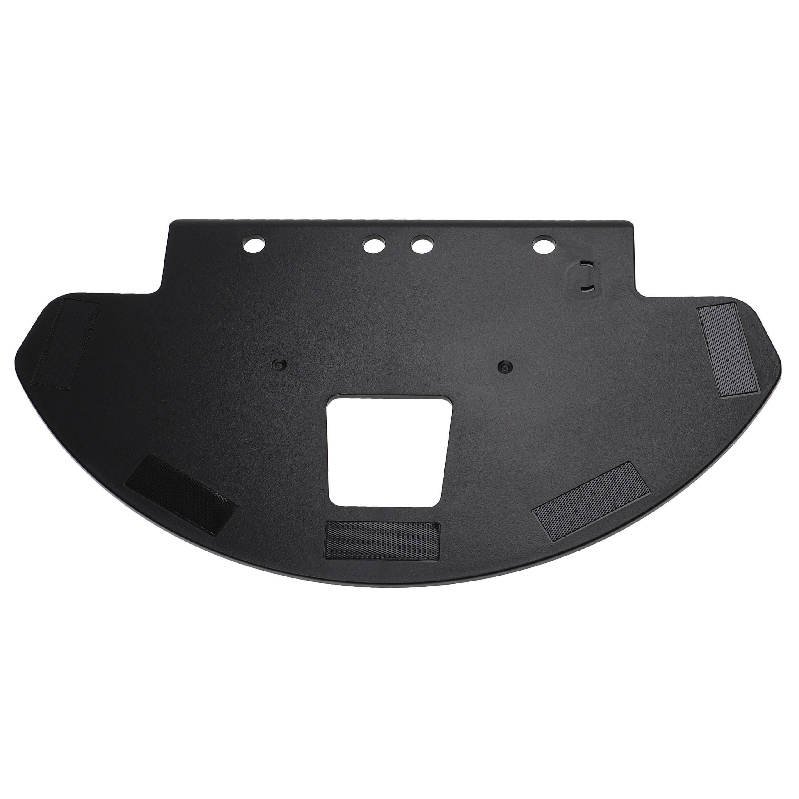 Schwarzes halbmondförmiges Objekt mit einer quadratischen Öffnung in der Mitte, kleinen kreisrunden Löchern und strukturierten Bereichen an den Kanten, vor einem weißen Hintergrund.