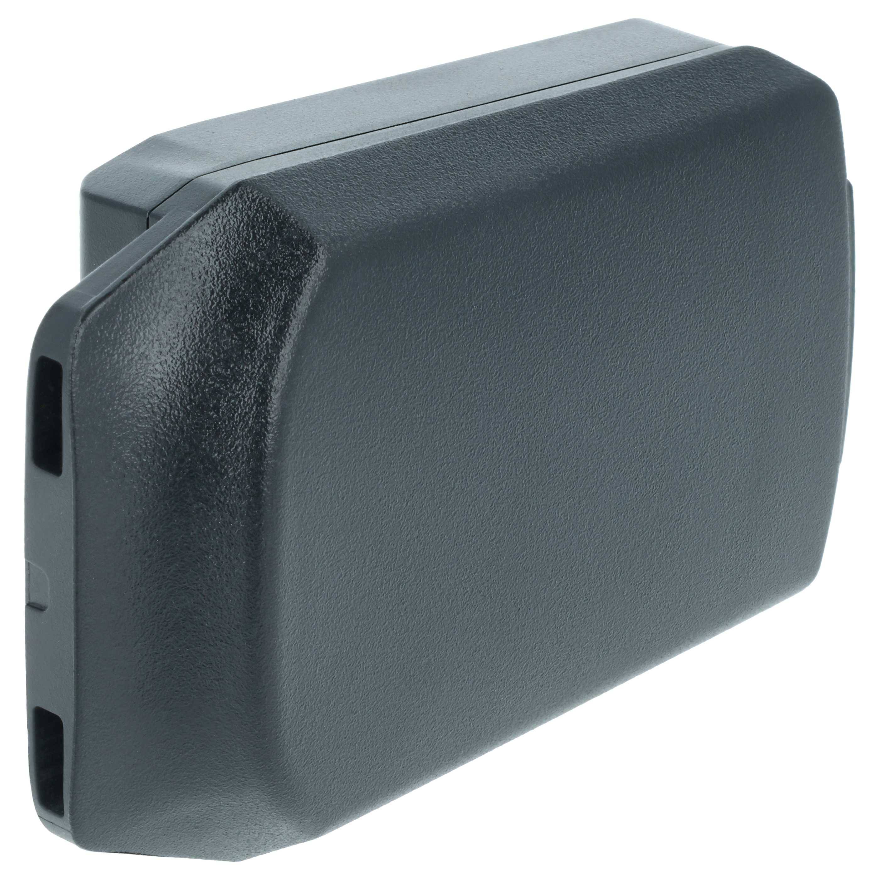 Ein rechteckiges, dunkel gefärbtes elektronisches Gerät mit glatter, geschwungener Kante, möglicherweise eine Abdeckung oder ein Schutzgehäuse, aus einem Winkel betrachtet.