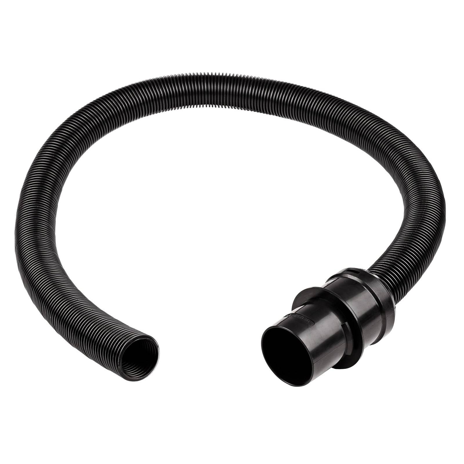 Ein flexibler schwarzer Saugschlauch mit gerippter Oberfläche bildet einen Halbkreis. Ein Ende verfügt über eine Anschlusspassung, die für den Anschluss geeignet ist.