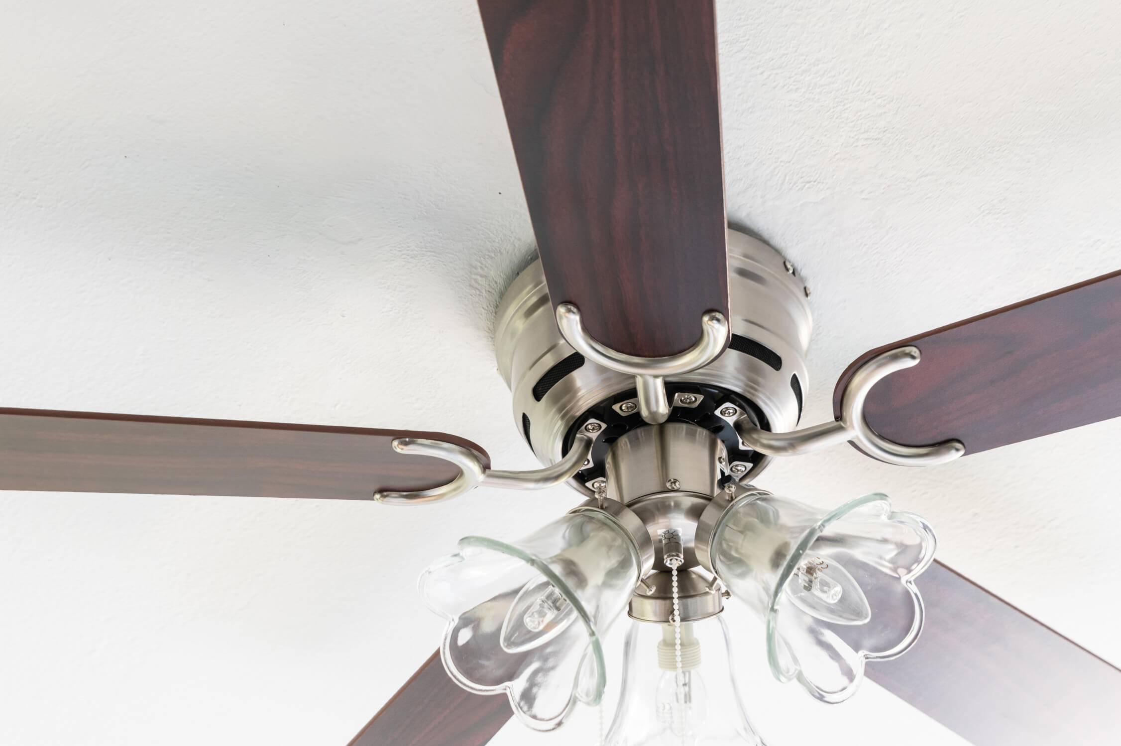 Deckenventilator Kisa Deluxe BN Rosenholz / Walnuss mit Licht