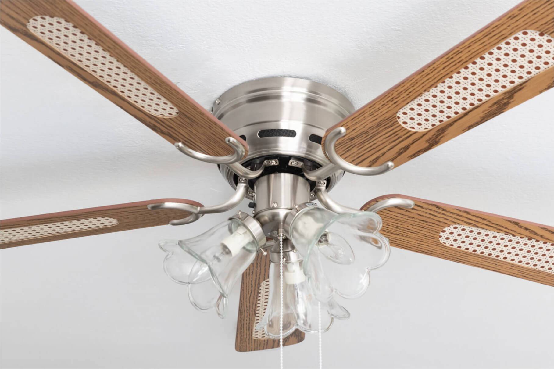 Deckenventilator Kisa Deluxe BN Eiche / Walnuss mit Licht