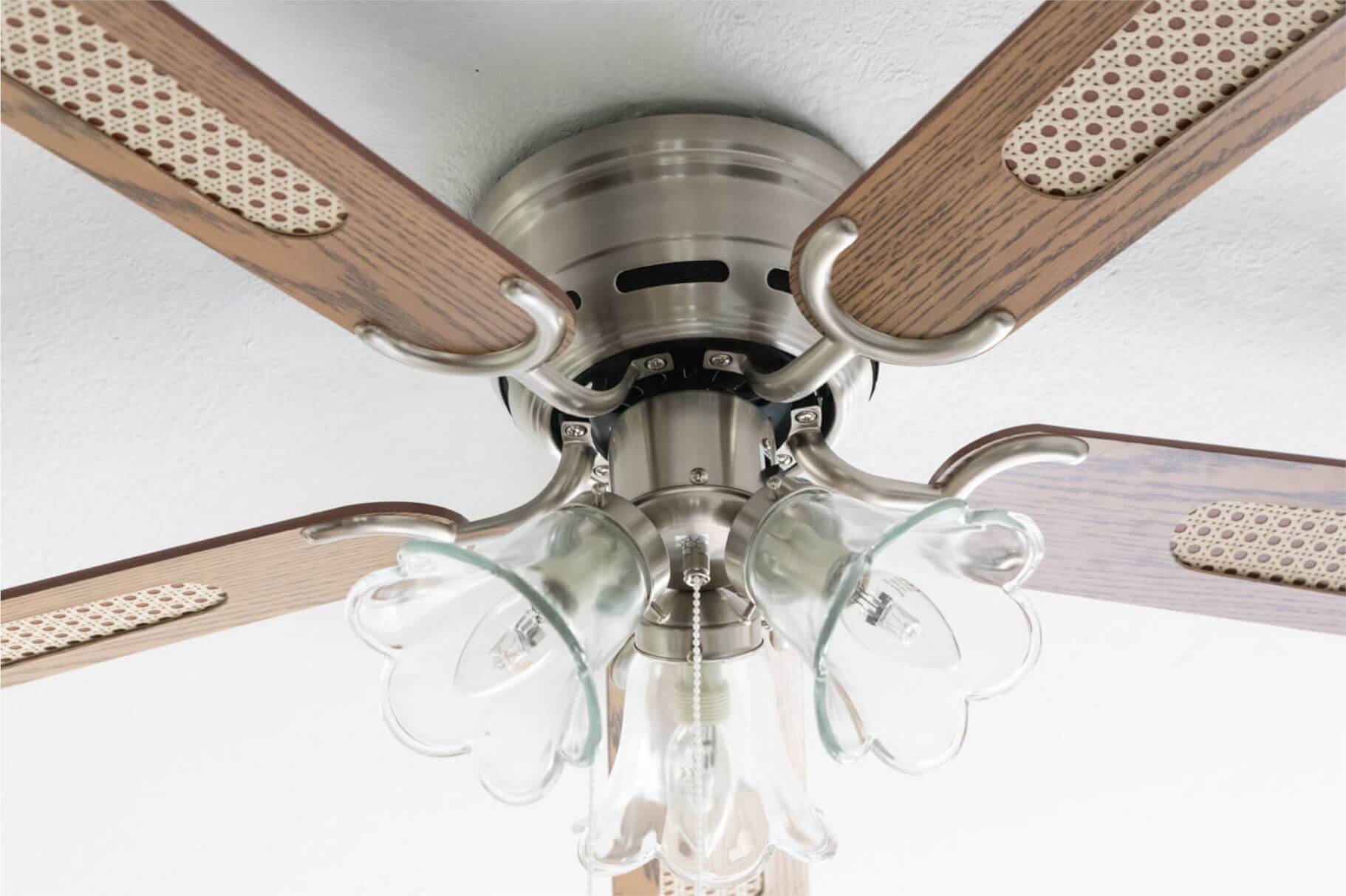 Deckenventilator Kisa Deluxe BN Eiche / Walnuss mit Licht