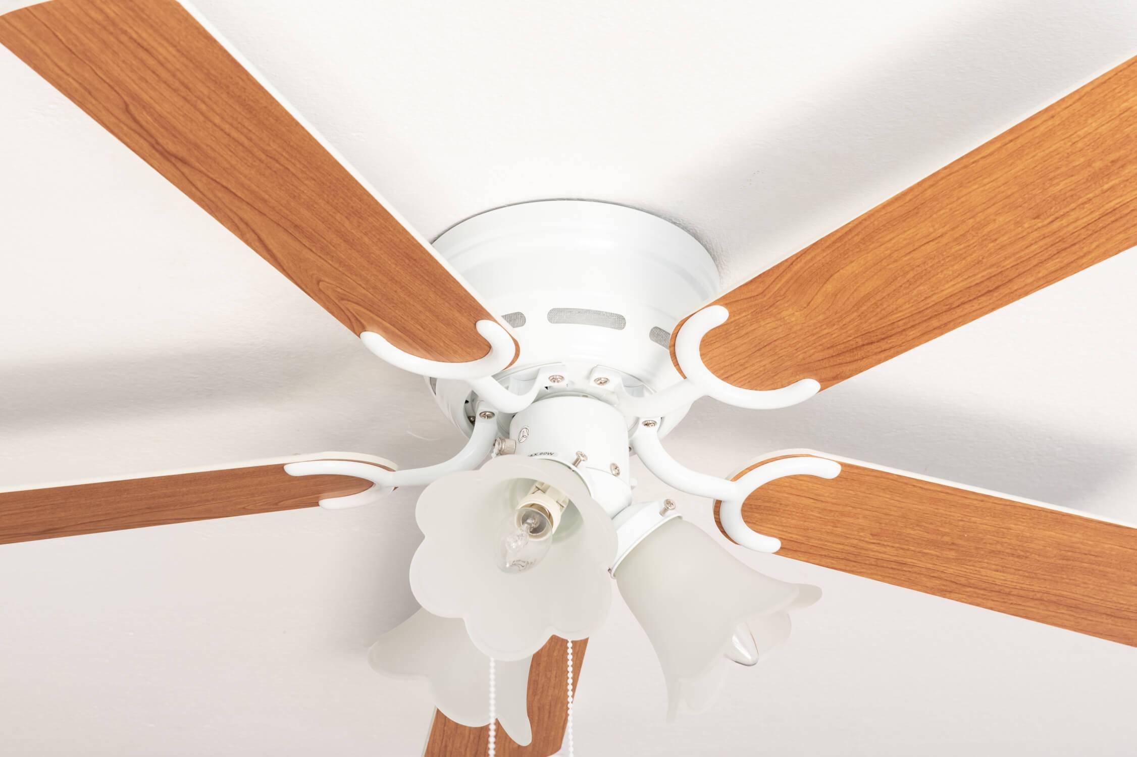 Deckenventilator Kisa Deluxe WE Weiß / Ahorn mit Licht