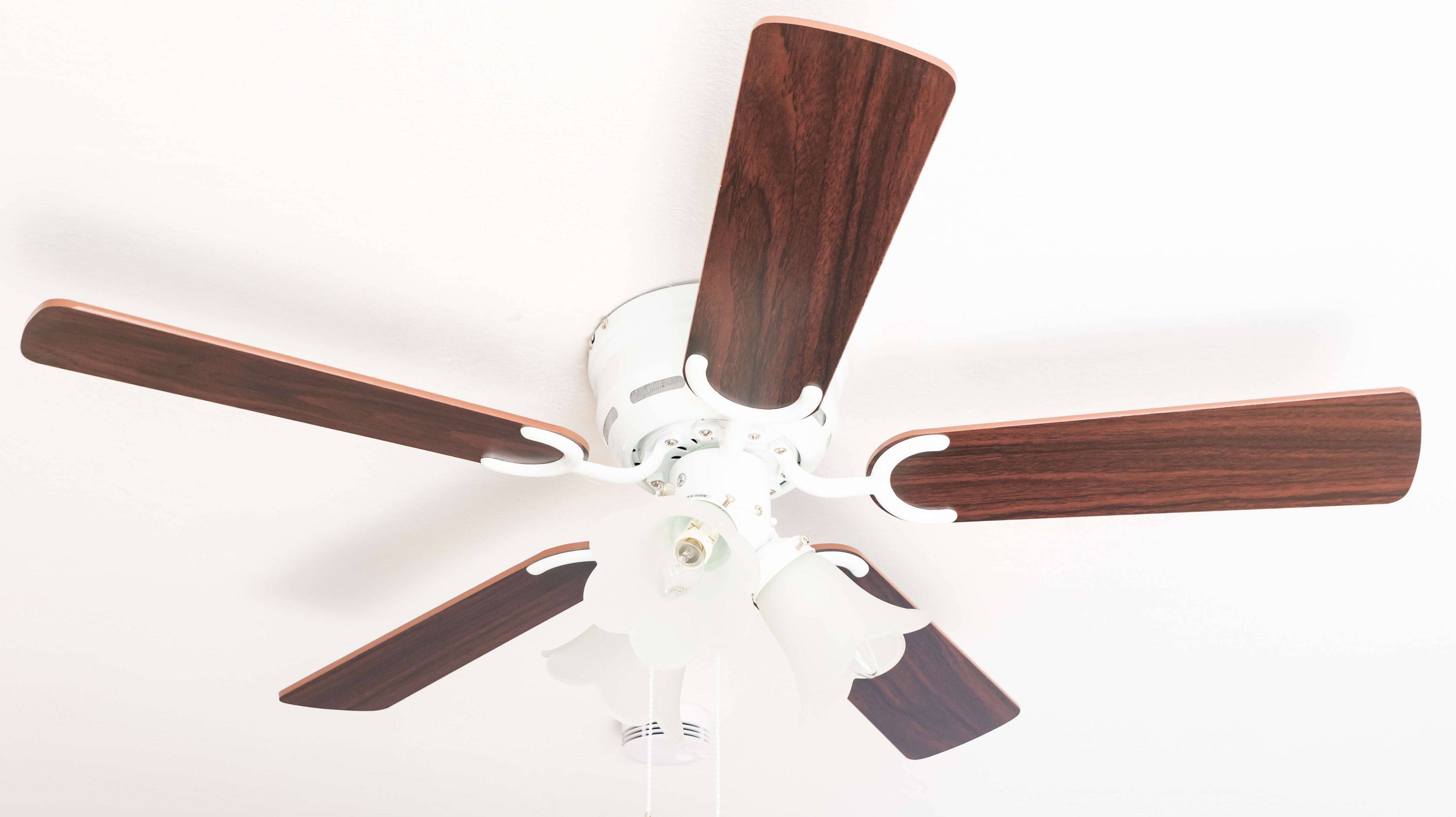 Deckenventilator Kisa Deluxe WE Eiche / Walnuss mit Licht