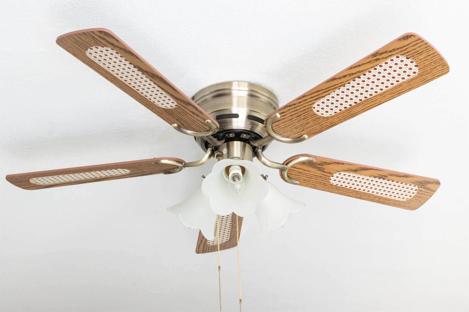 Deckenventilator Kisa Deluxe MA Eiche / Walnuss mit Licht