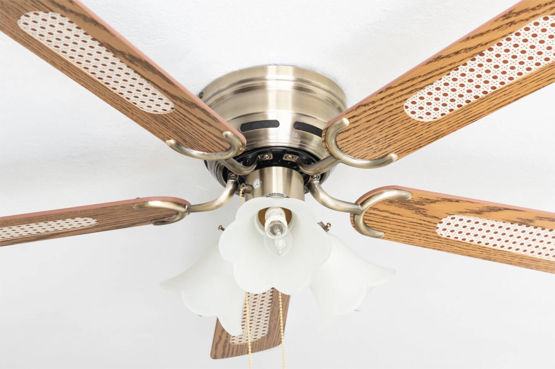 Deckenventilator Kisa Deluxe MA Eiche / Walnuss mit Licht