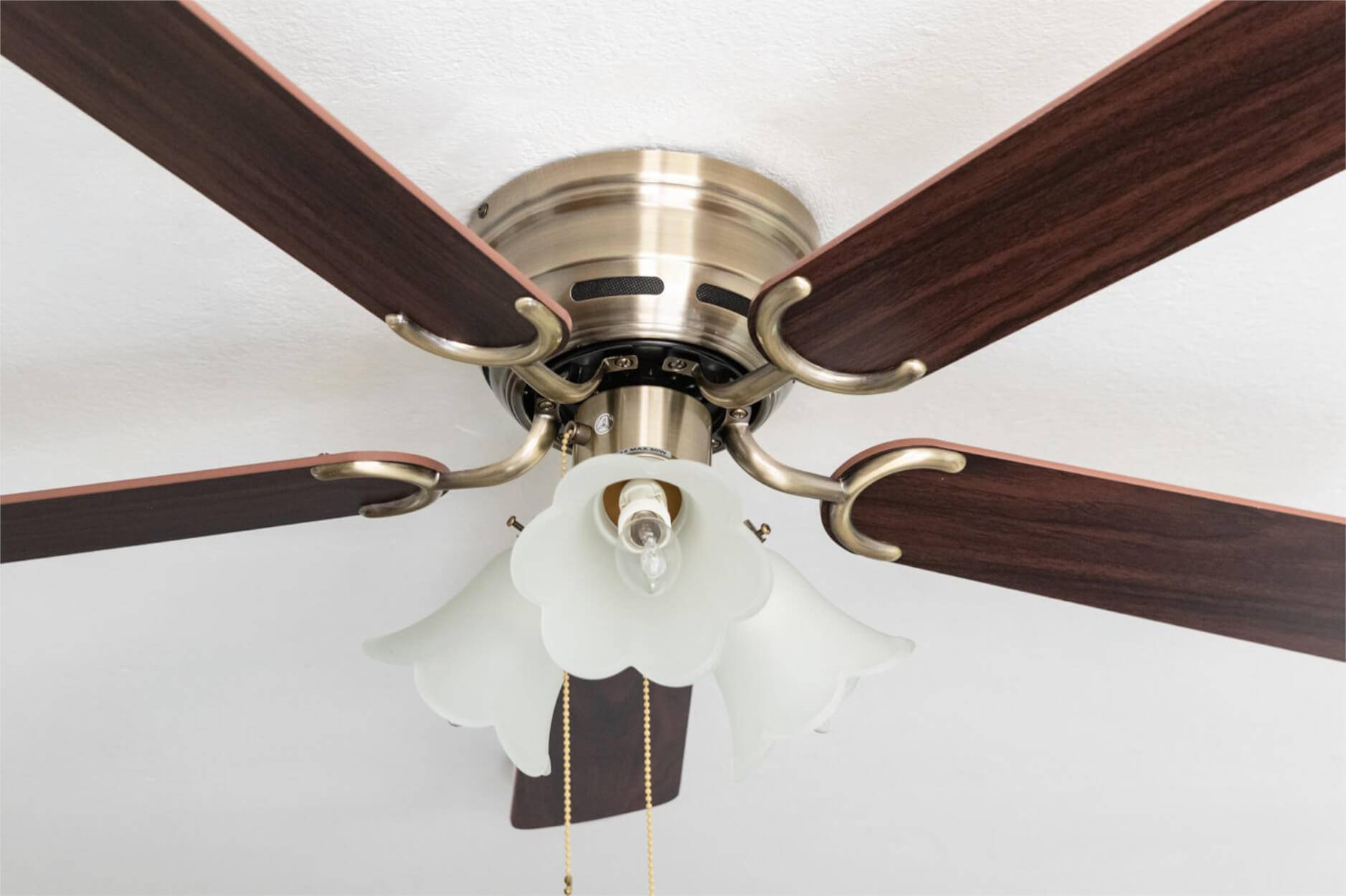 Deckenventilator Kisa Deluxe MA Eiche / Walnuss mit Licht