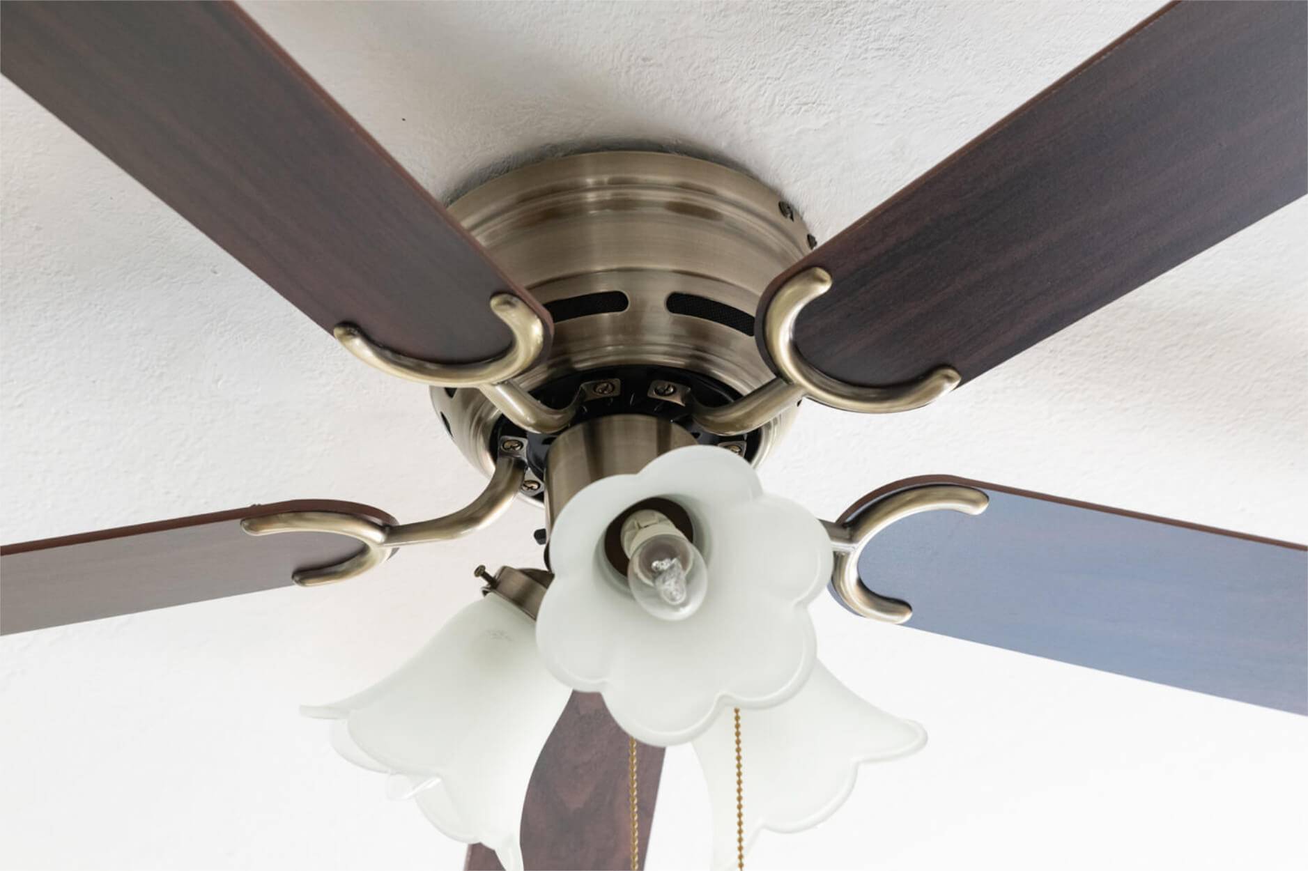 Deckenventilator Kisa Deluxe MA Eiche / Walnuss mit Licht