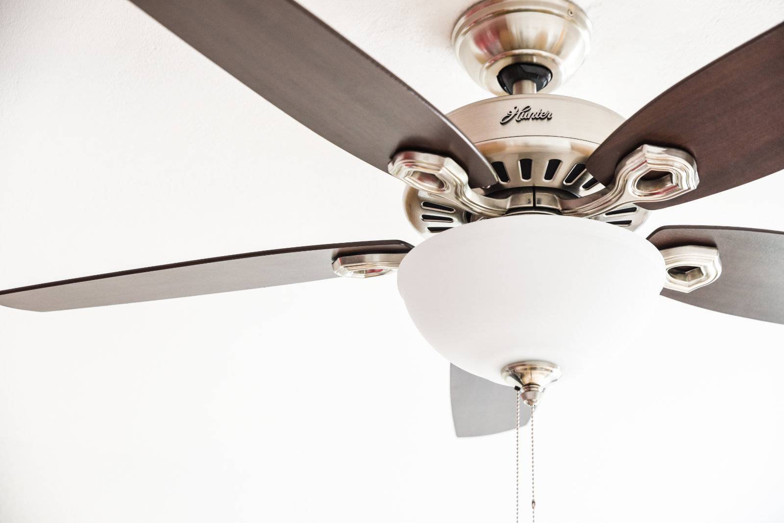 Deckenventilator Builder Deluxe Nickel mit Licht