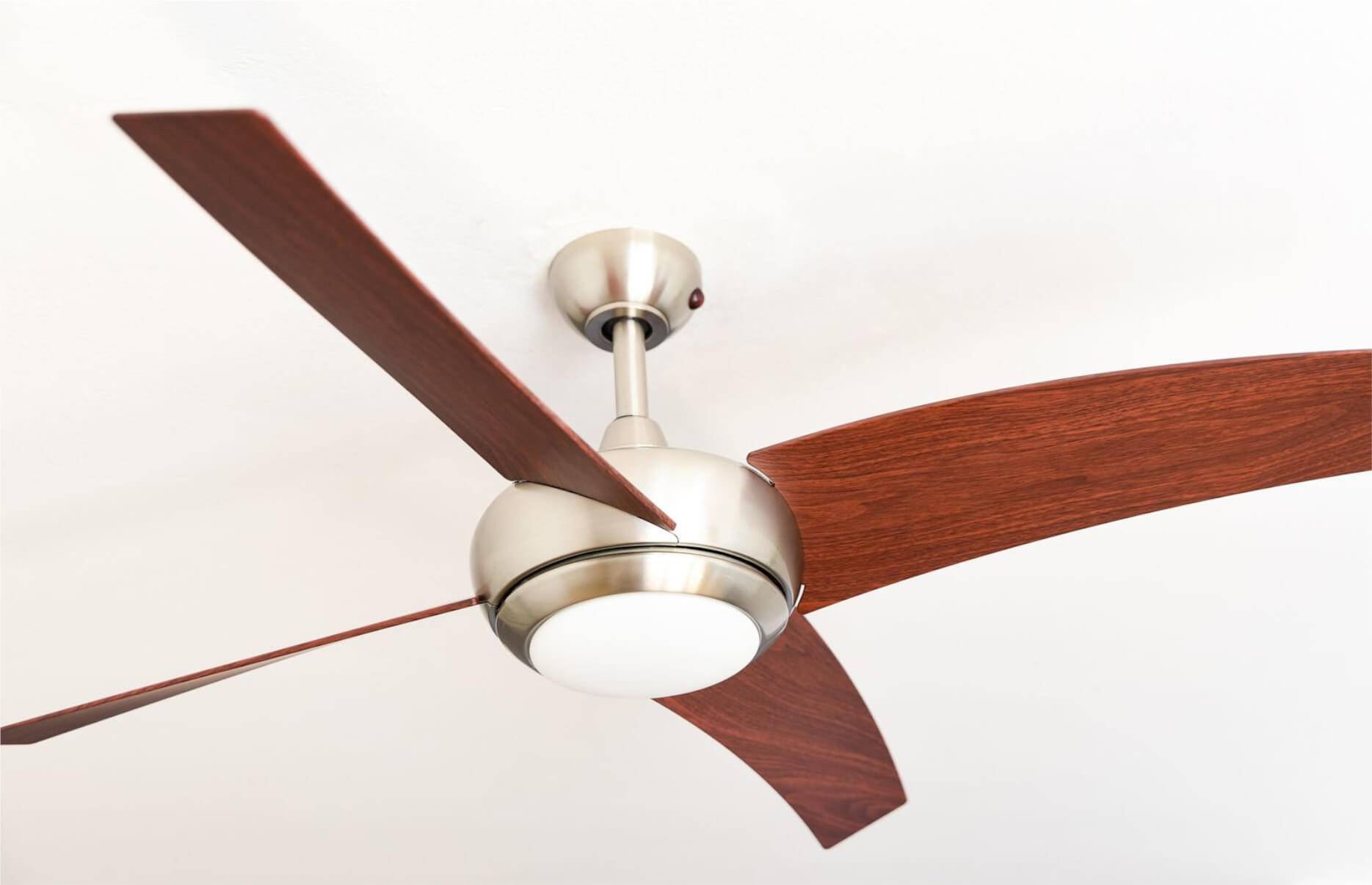 Deckenventilator Borealis Nussbaum mit LED Leuchte